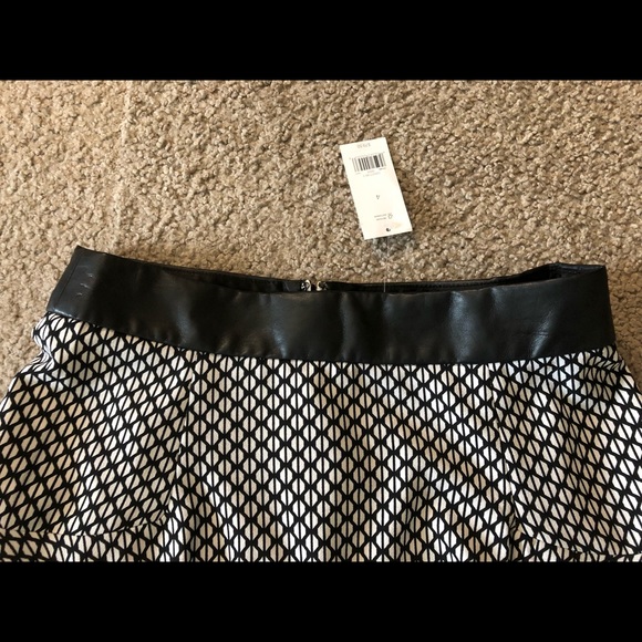 Banana Republic Mini Flared Skirt size 4 New With Tags Faux leather trim - Picture 7 of 13